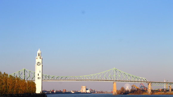 vu du pont depuis le vieux port de montreal