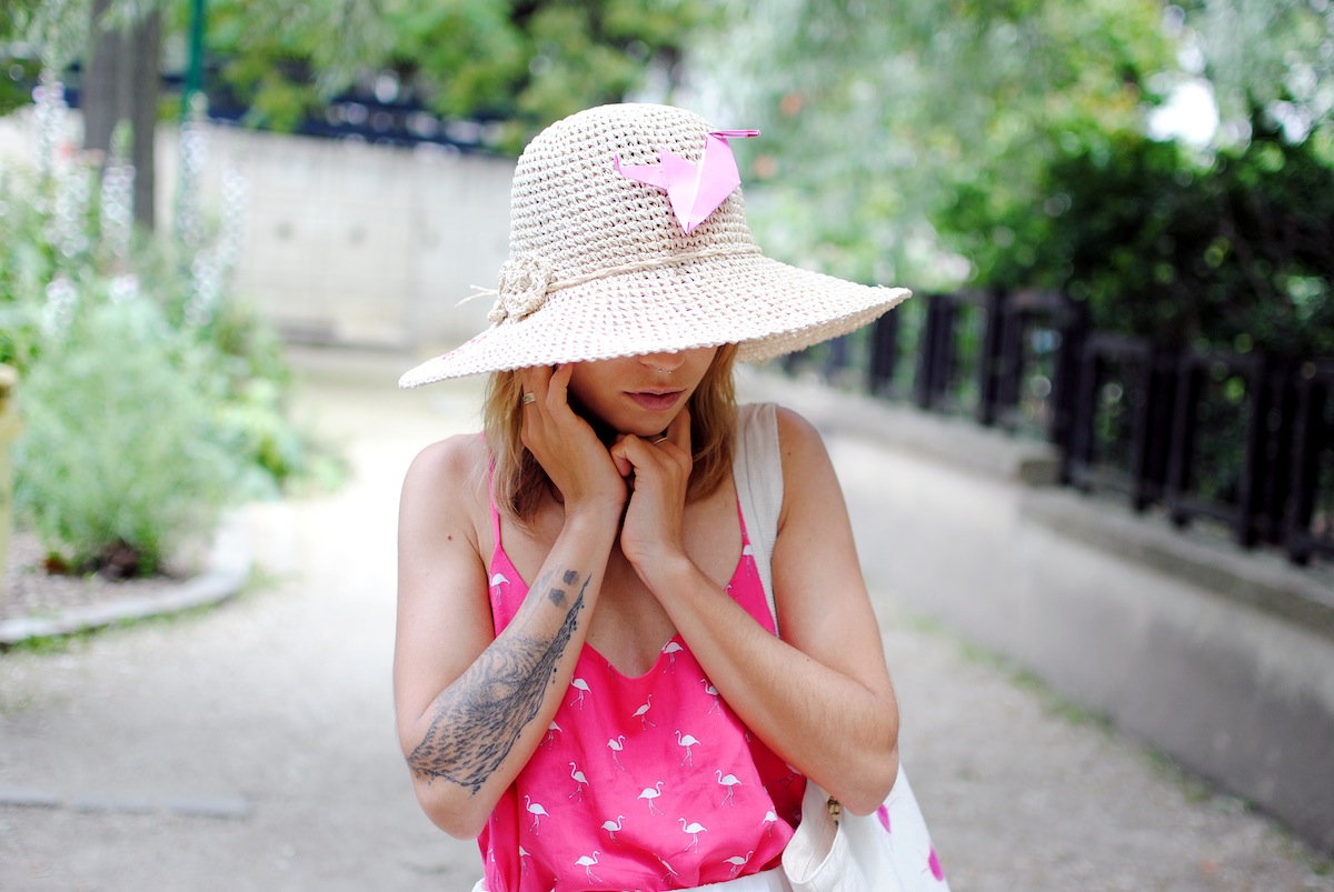 blog mode paris look jupe mi longue plissée blanche et top rose