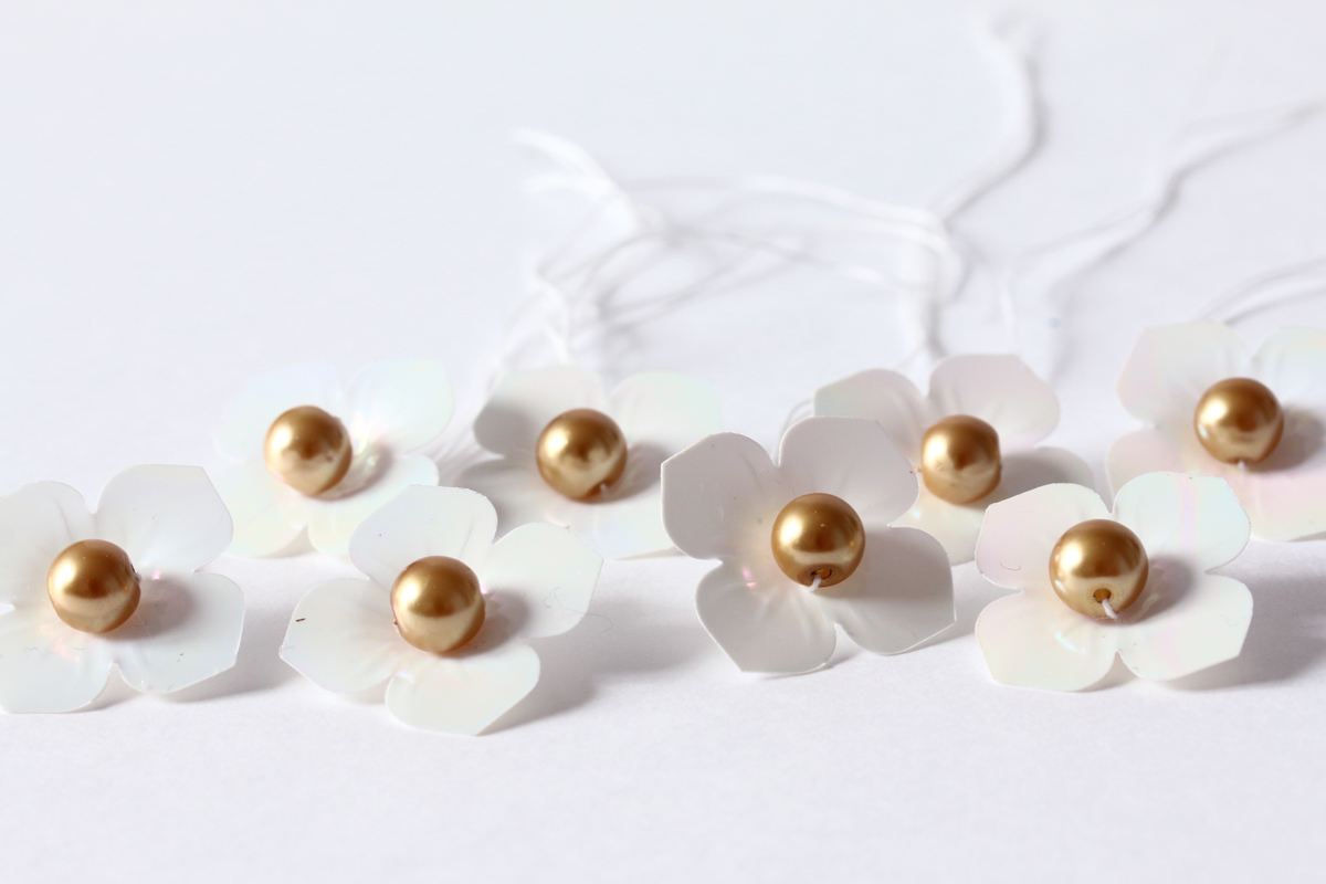 8 DIY veste fleurie Perle dorée et fleur blanche