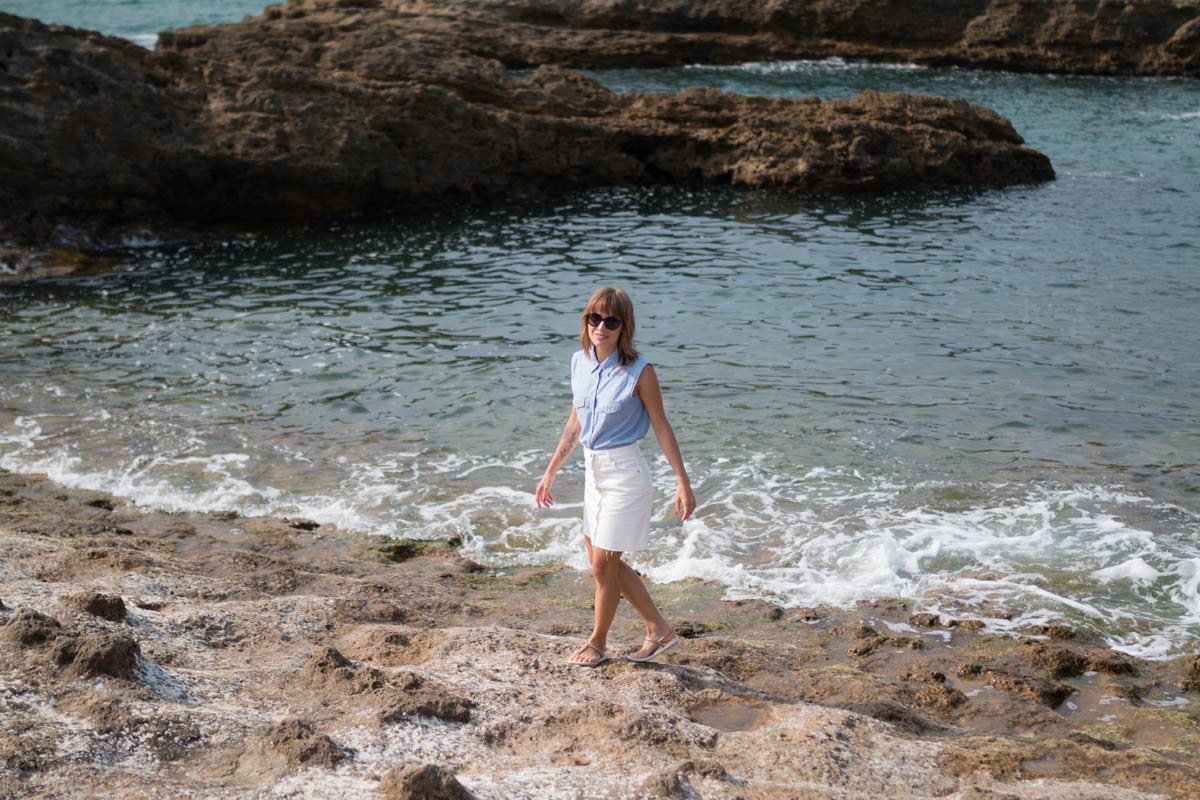 Chemise rayée et jupe trapéze blanche en denim summer time in biarritz | SP4NK BLOG-23