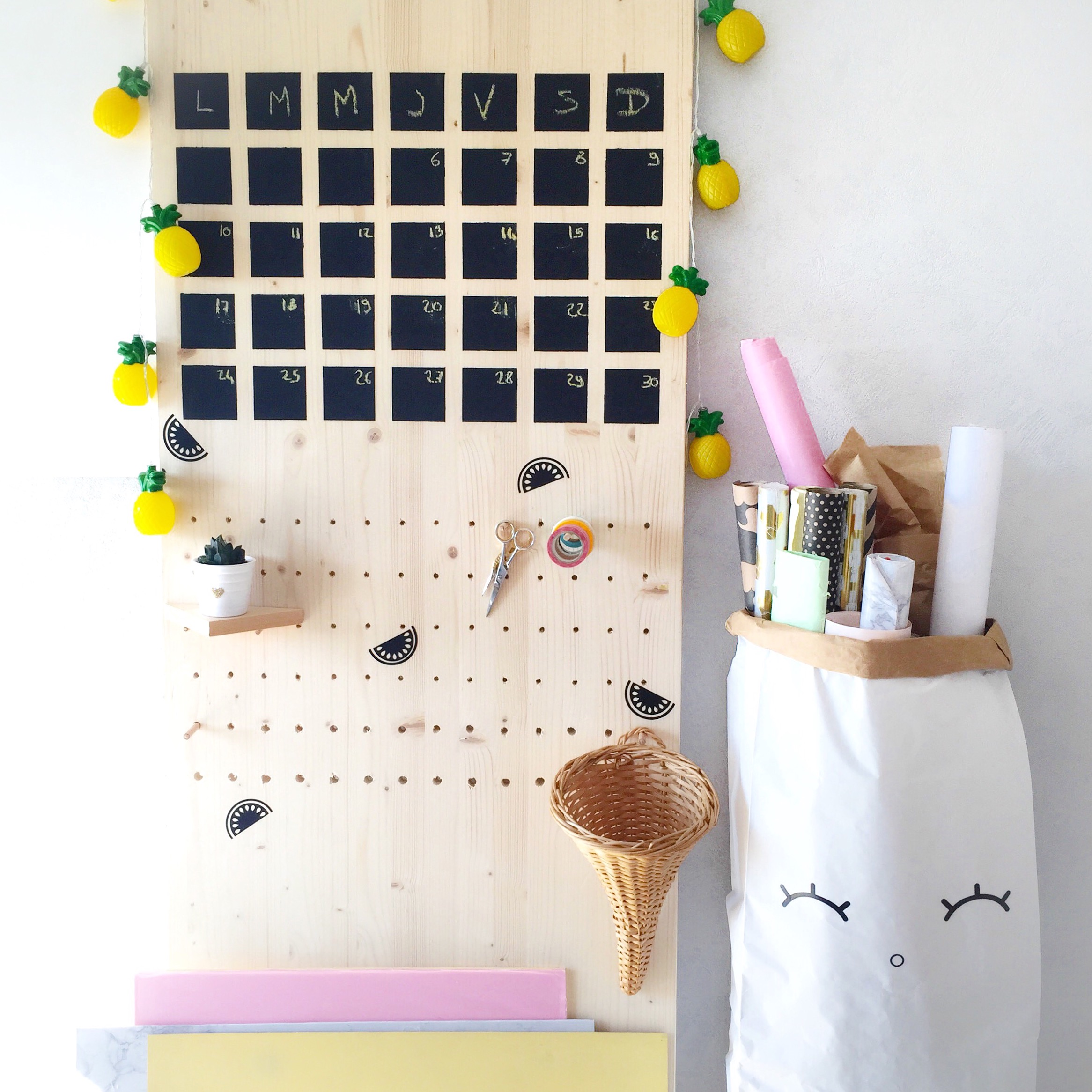 DIY pegboard calendrier tableau noir | SP4NK BLOG