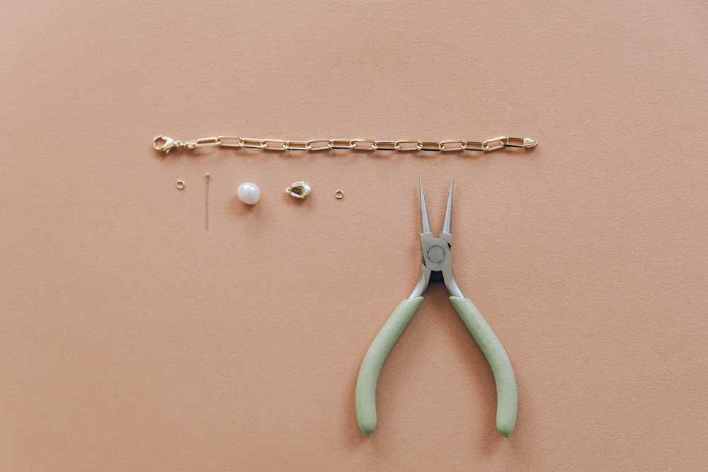 DIY bracelet grosse maille breloque perle et coquillage