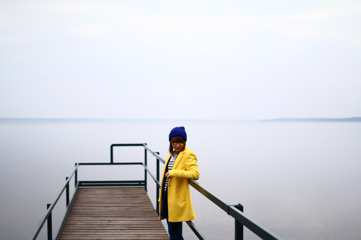 yellow coat outfit
