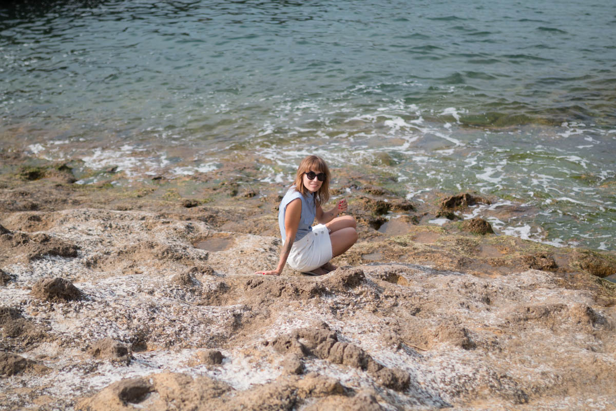 Chemise rayée et jupe trapéze blanche en denim summer time in biarritz | SP4NK BLOG-27